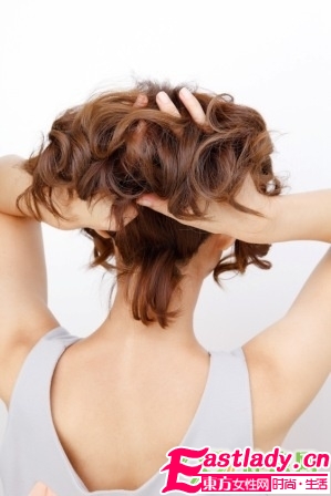 用卷发棒给短发卷发的方法