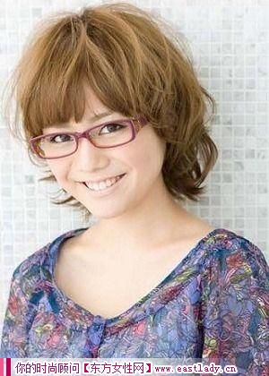 最搭眼镜的四款时尚发型