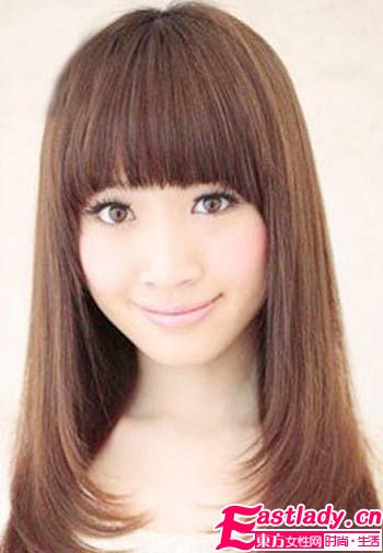 娇小美眉的甜美瘦脸直发发型