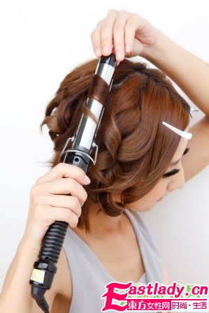 用卷发棒给短发卷发的方法