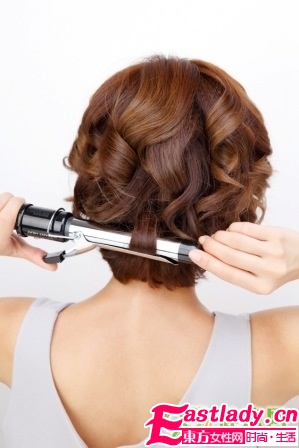用卷发棒给短发卷发的方法