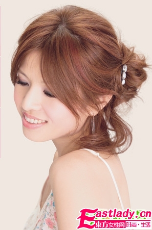 最具风情韩式盘发步骤图
