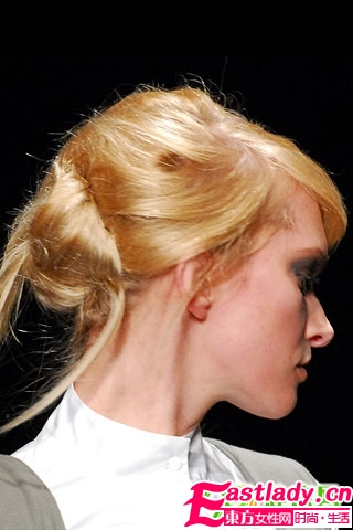 清爽夏日 魅力盘发进行时