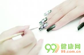 时尚美甲DIY 四步骤图解