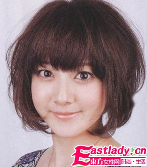 适合圆脸女性的中长发发型