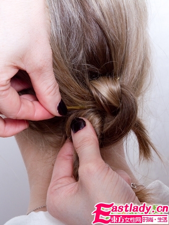  双结 发髻的盘法步骤