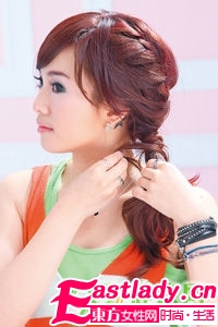 温柔发型DIY 一分钟甩掉大饼脸(组图)