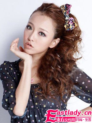 今夏马尾新发型 甩出青春少女味