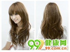 轻熟女变嫩招 时尚发型妆容巧搭配