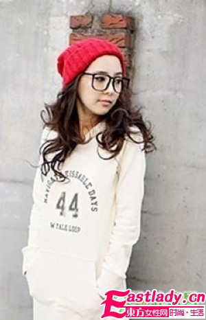 入冬时尚 看线帽如何搭配大卷发