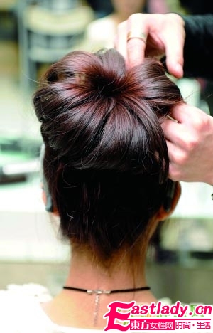 春夏最流行花苞头步骤图解