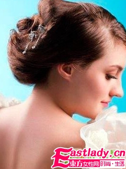 最新冬季简约美韩式新娘盘发