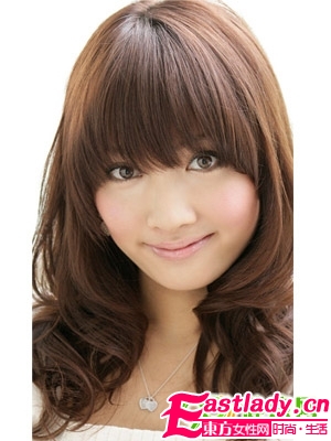 巧编小麻花辫 打造时尚发型