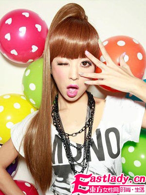 今夏马尾新发型 甩出青春少女味