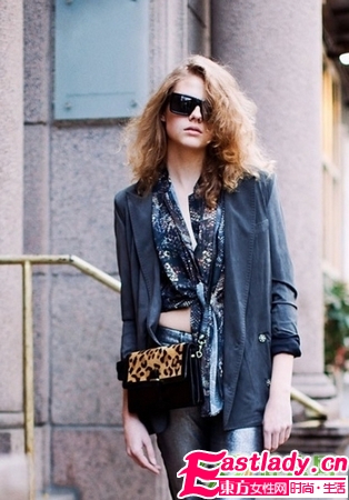 街拍外国美女流行发型