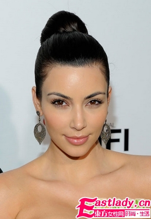 女星演绎丸子头 完美高发髻