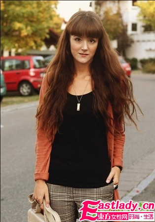 街拍外国美女流行发型