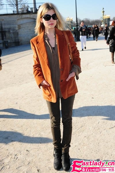 星级气质中分发增添时髦感(组图)