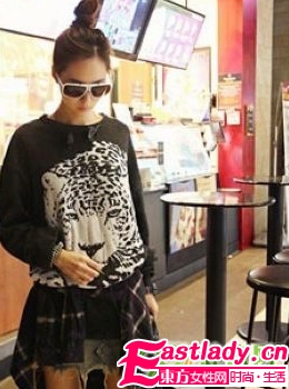 秋季最新韩国街拍时尚大卷发