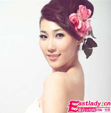 2011最流行新娘花朵发型