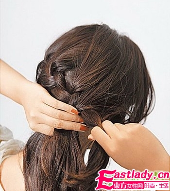 优雅斜垂马尾编发的编法图解步骤