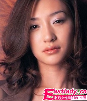 提升气质的李小冉经典发型