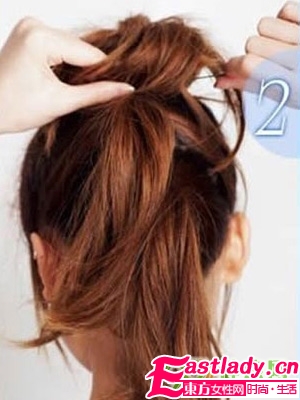 秋季简易韩式盘发步骤图解