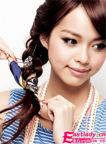 秋季发型 2款复古风丝巾系发