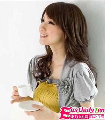 超显气质 迷人外翻卷发修饰胖脸型