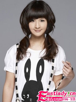 卷发也减龄 细品小女人味明星