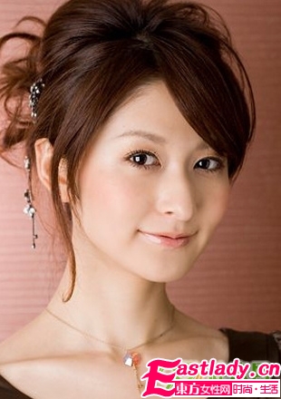 提升魅力 简单盘发让你光彩照人