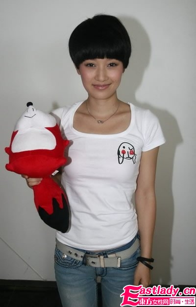 马伊俐百变短发 英姿凸显(组图)