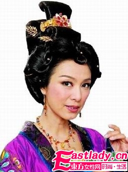 从《宫心记》看华丽盘发发髻