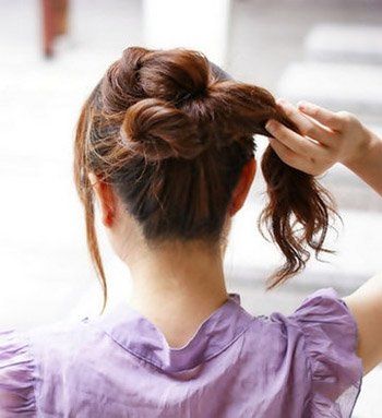 2011瘦脸的发型-散发浪漫气息的花苞头