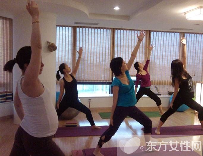 19个孕妇瑜伽动作指南 让你轻松做好助产准备