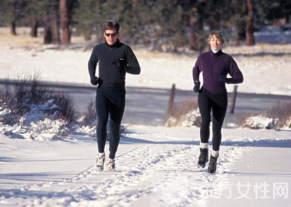 办公室瑜伽8个动作让你神清气爽一整天