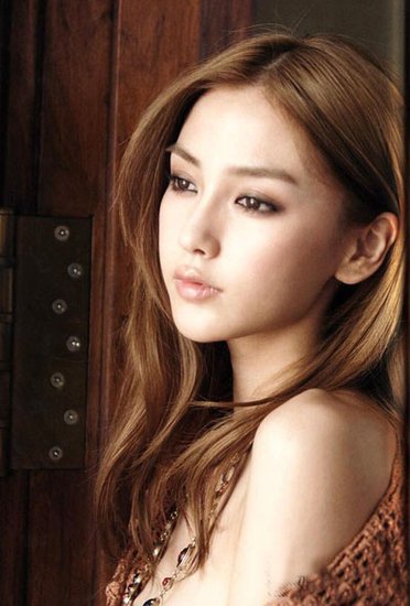 2011秋冬最新时尚秀发展 马尾发型最流行