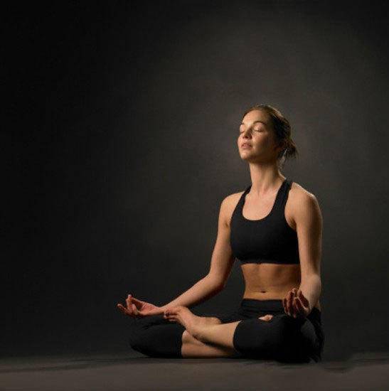 5大减肥瑜伽动作 叫上闺蜜一起做起来