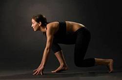 5大减肥瑜伽动作 叫上闺蜜一起做起来