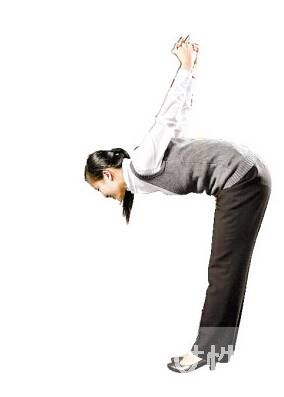 办公室瑜伽锻炼教程图解 消除疲劳保持好身材