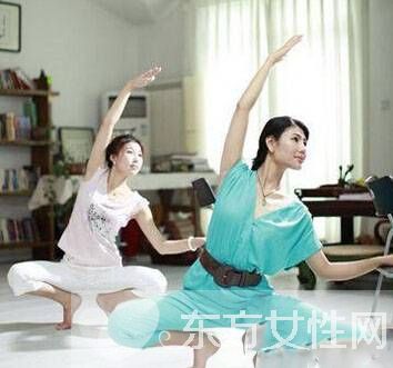 办公室瑜伽锻炼教程图解 消除疲劳保持好身材