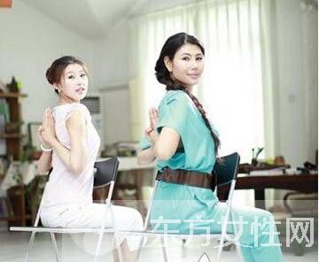 办公室瑜伽锻炼教程图解 消除疲劳保持好身材