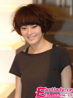 女明星大秀锅盖头发型 可爱又个性