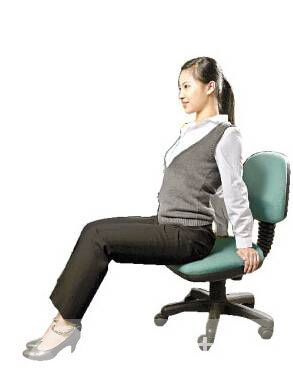 办公室瑜伽锻炼教程图解 消除疲劳保持好身材