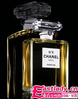 专家教你辨别Chanel5号香水真伪
