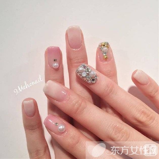 9款闪闪惹人爱美甲图案 还不赶紧学起来