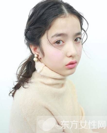 兔子眼妆美过水原希子 12岁日法混血模特颜值逆天