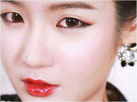 单眼皮怎么化妆更迷人 彰显电眼魅力
