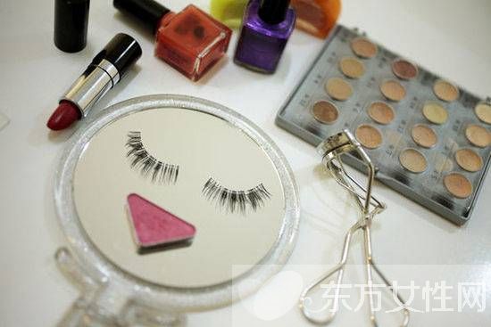 贴假睫毛的技巧 教你如何画出大眼芭比