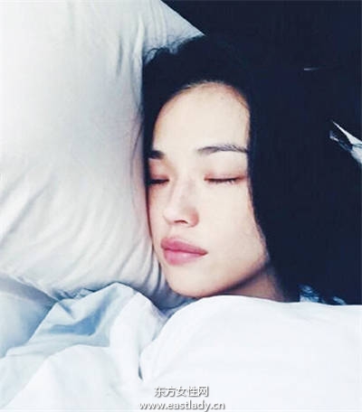 看女星们的睡醒妆 素颜也很美